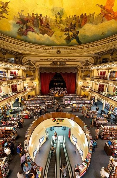 Internos de la libreria Ateneo Grand Splendid en Buenos Aires
