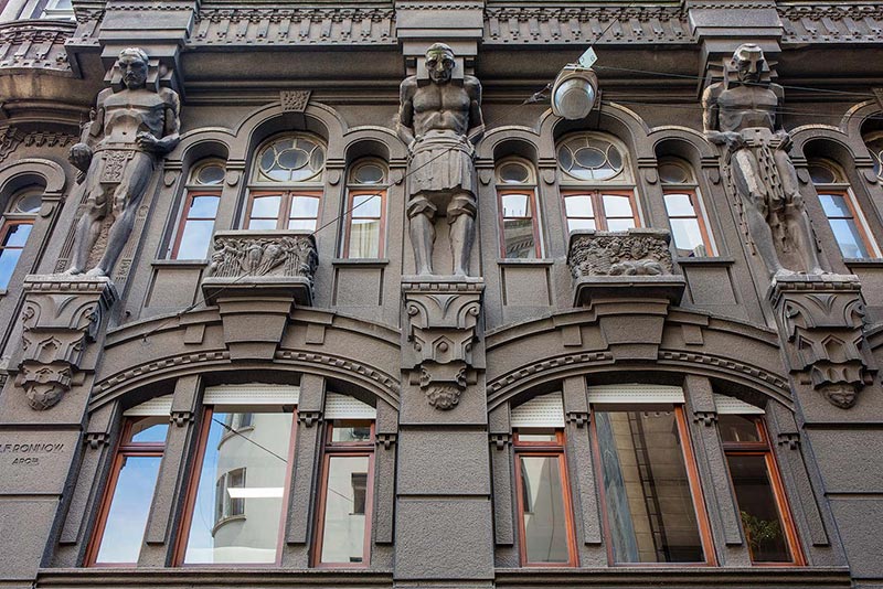 Gli Atlanti dell'edificio Otto Wulff