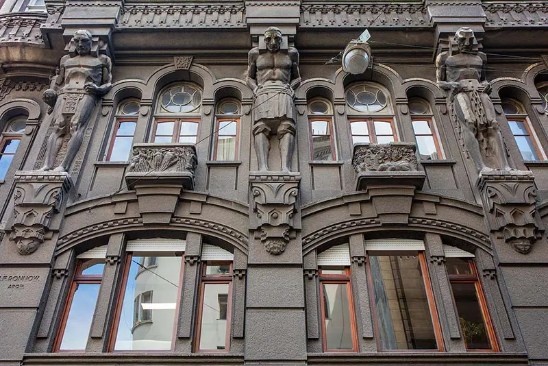 Gli Atlanti dell'edificio Otto Wulff