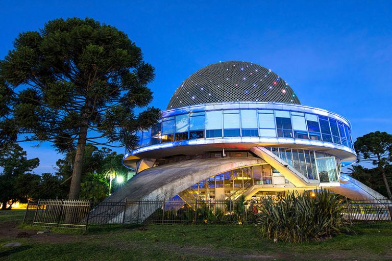 El Planetario Galileo Galilei de Buenos Aires al crepusculo