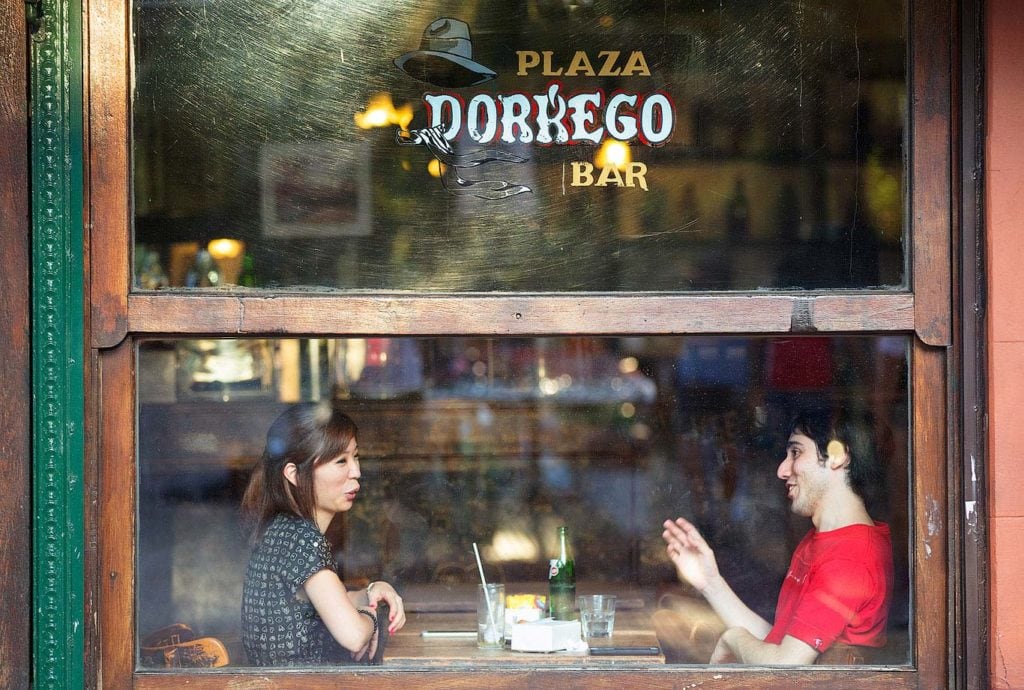 Couple in a bar in San Telmo