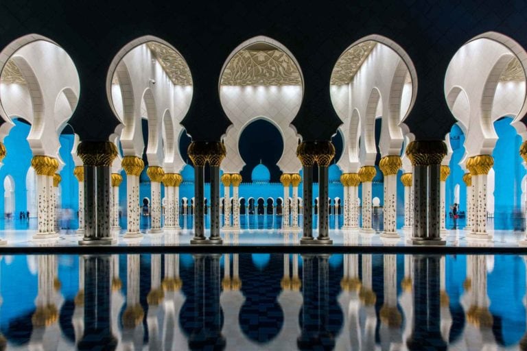 Vista notturna della Moschea Sheikh Zayed, Abu Dhabi, UAE