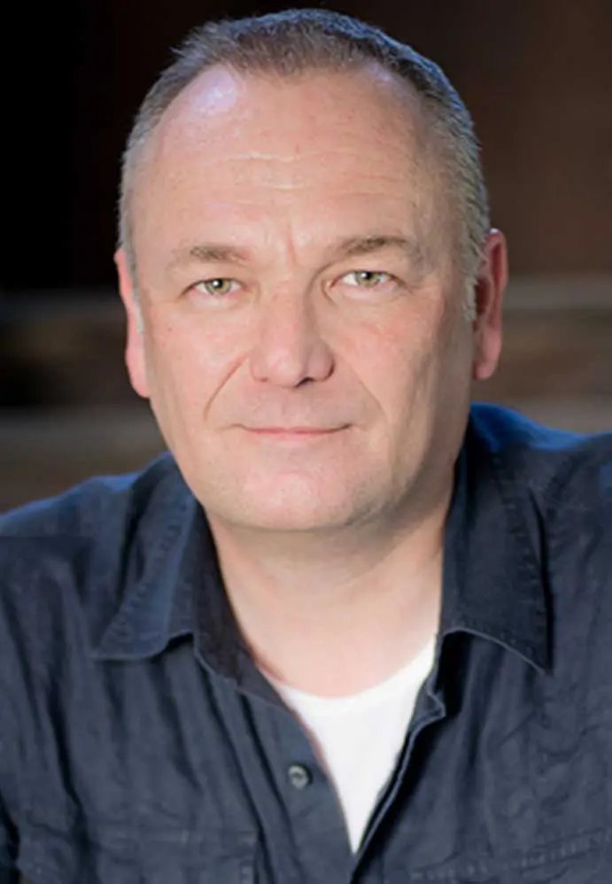 Retrato de Gavin Gough