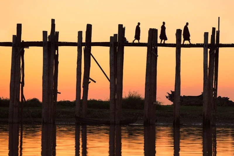 U Bein bridge sunset