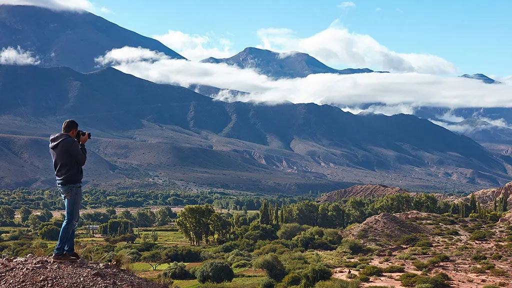 how to be a travel photographer