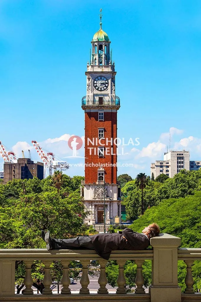 Siesta Torre Monumental Retiro Buenos Aires