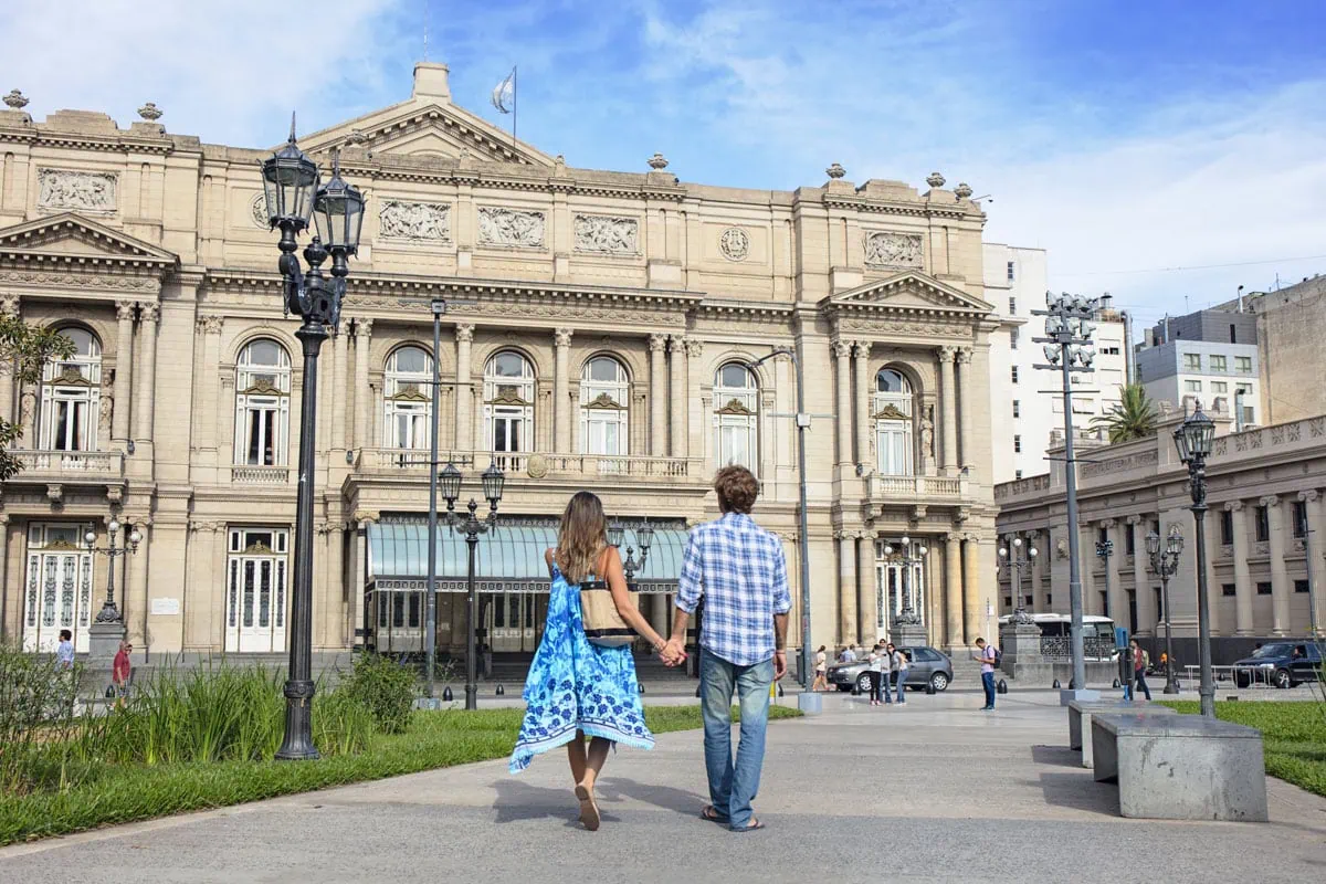 couple photoshoot colon theatre buenos aires